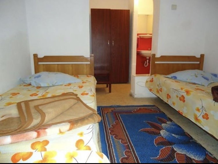 Baiat priceput pe litoral intretinere pensiune necalificat si curatenie